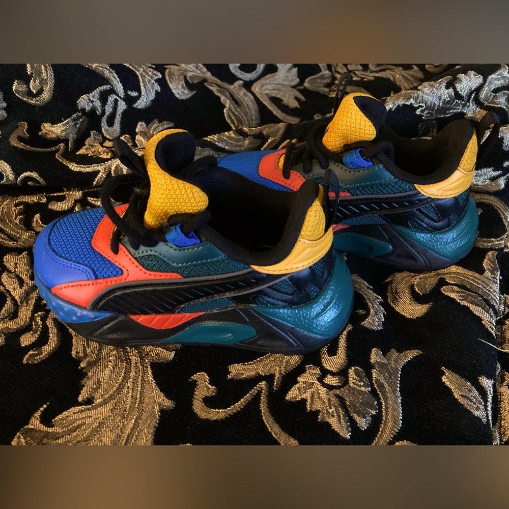Little kids (preschool) shoes size:10c brand new in box